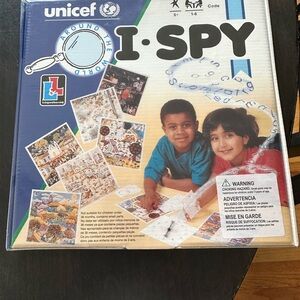 I-Spy Around the World Kids Game – UNICEF Edition (Blue)